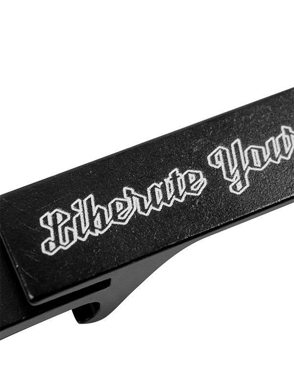 PEMBUKA BOTOL HITAM PIKIRAN ANDA