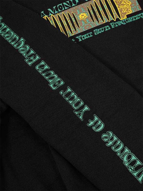 CREWNECK HITAM FREKUENSI